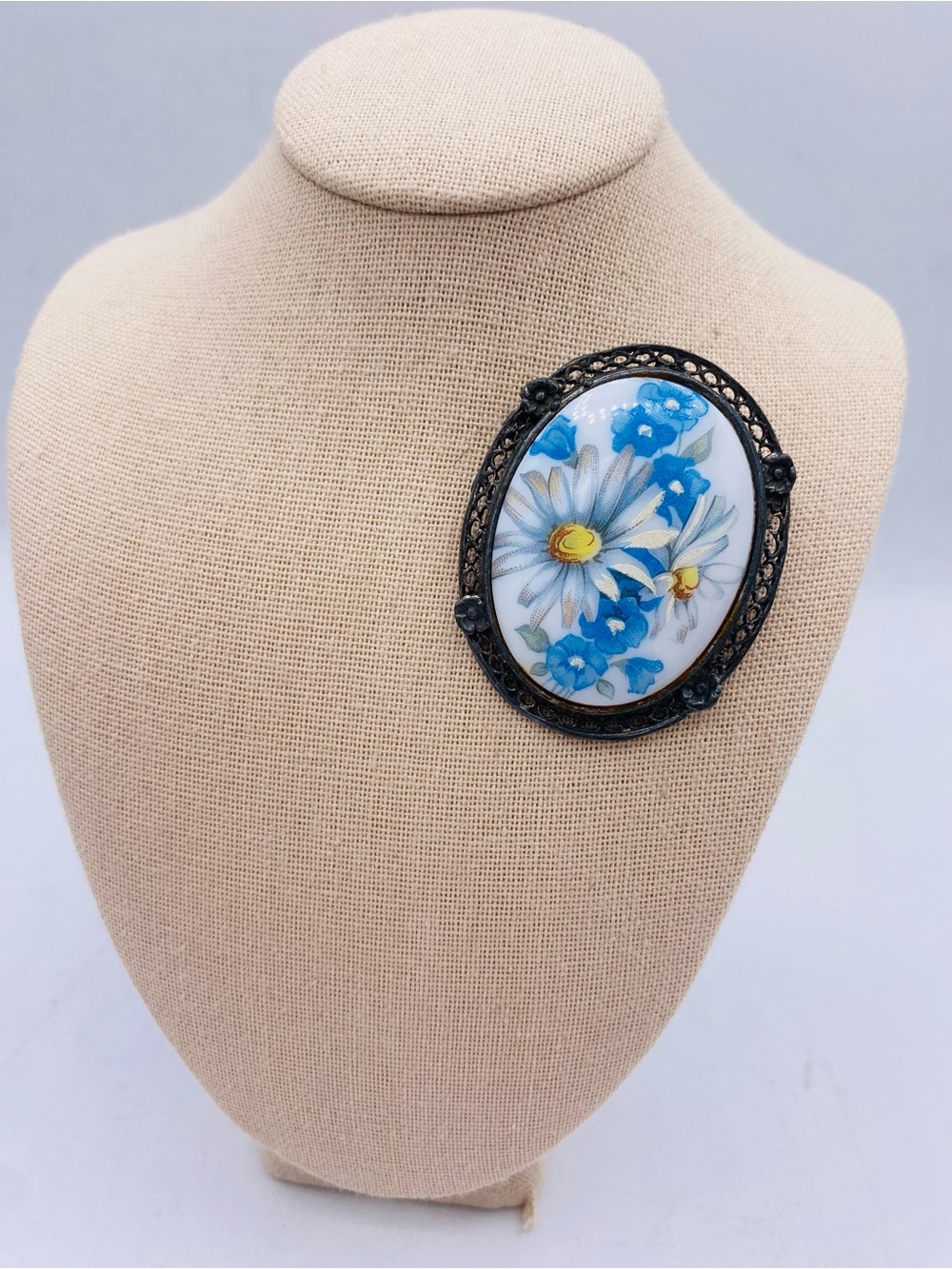Vintage Porcelain Hand Painted Daisy Floral Brooch Pendant Silver Tone Filigree